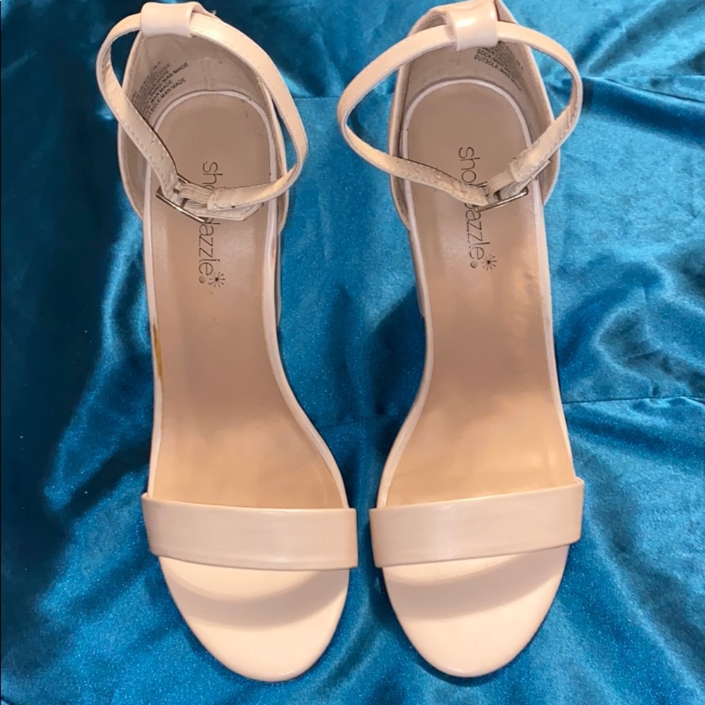 Crème Sandals from shoedazzle